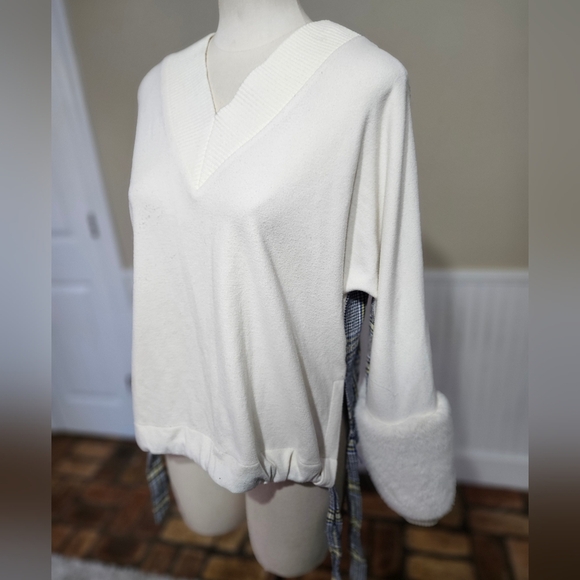 Faux Fur Sleeved Sweater, White Front, Houndstooth in Back, Oversized, Sz S/M - Picture 2 of 4
